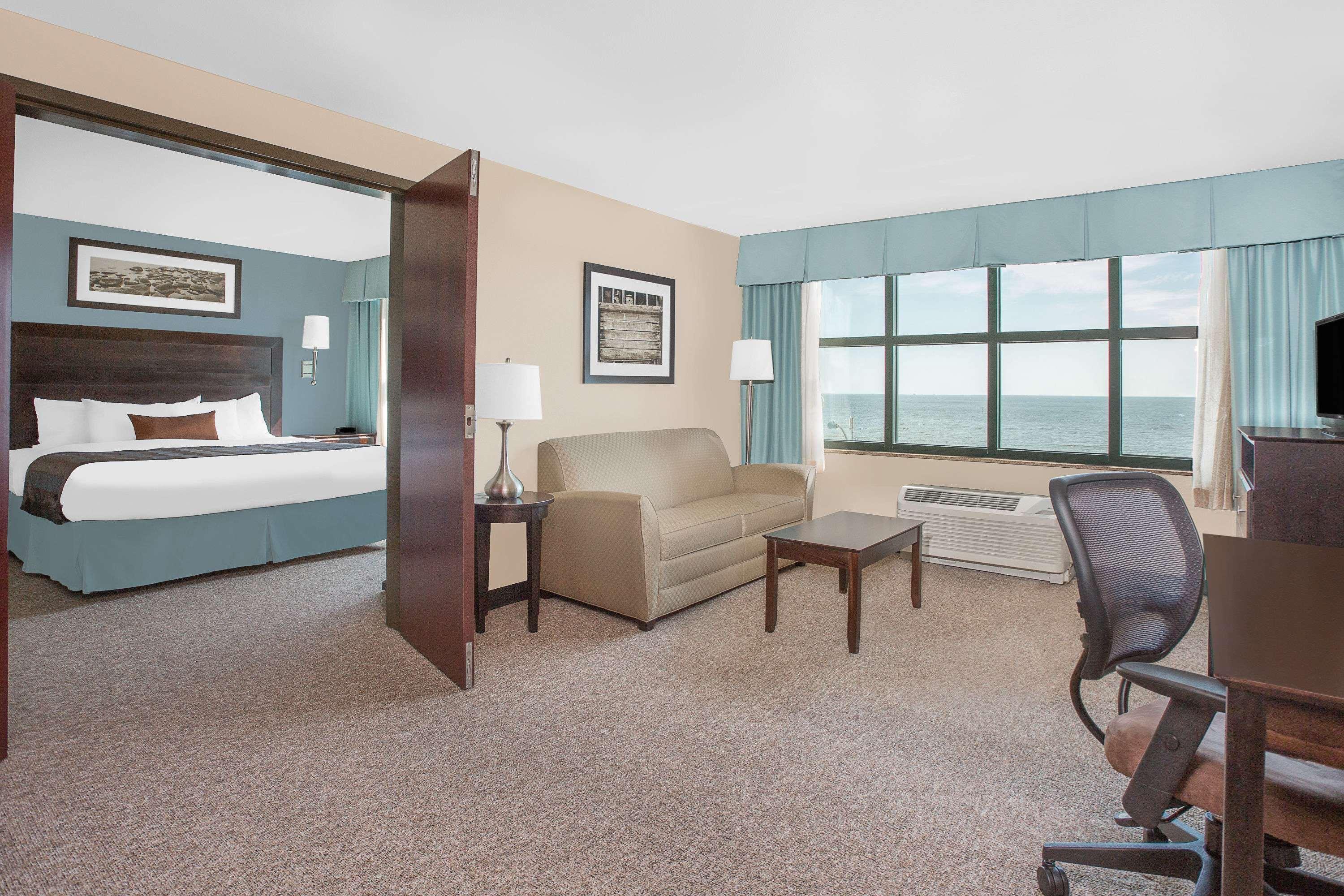 Holiday Inn Express - Gulfport Beach By Ihg Exterior photo