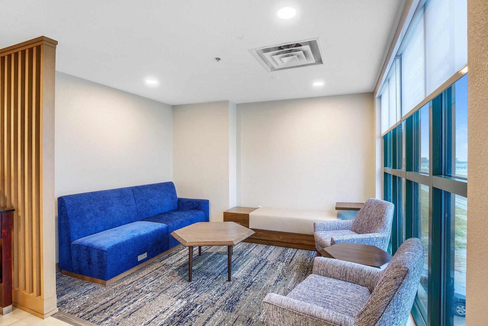 Holiday Inn Express - Gulfport Beach By Ihg Exterior photo