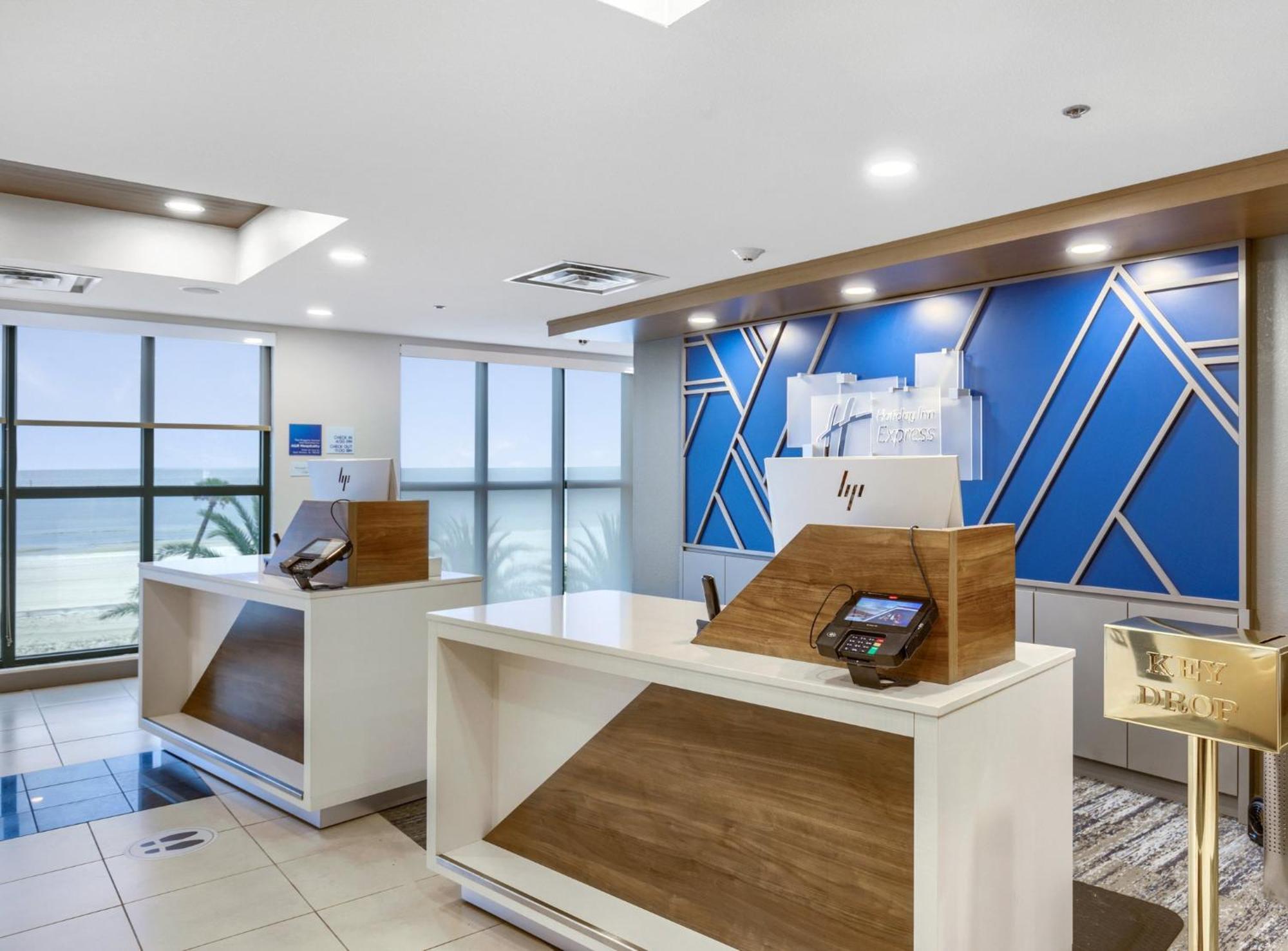 Holiday Inn Express - Gulfport Beach By Ihg Exterior photo