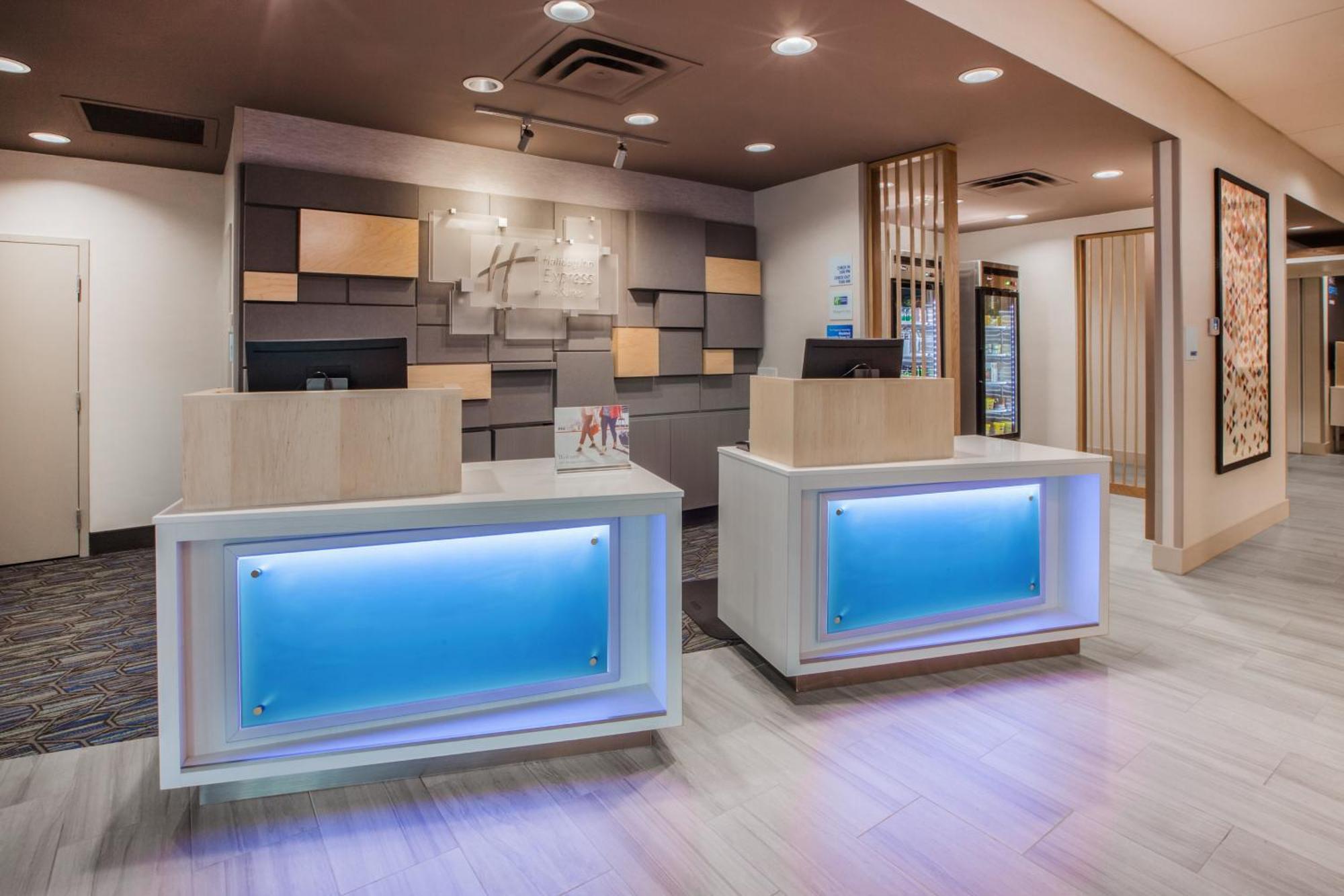 Holiday Inn Express - Gulfport Beach By Ihg Exterior photo