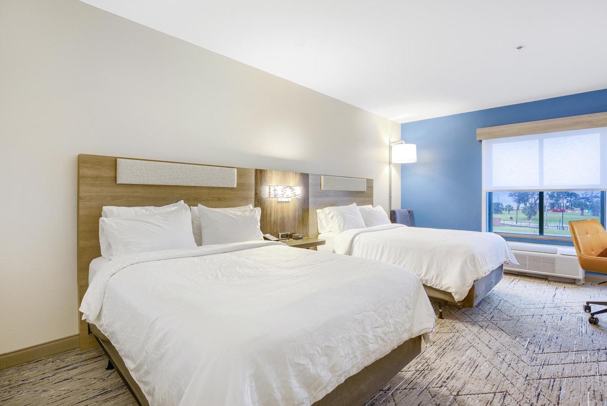 Holiday Inn Express - Gulfport Beach By Ihg Exterior photo