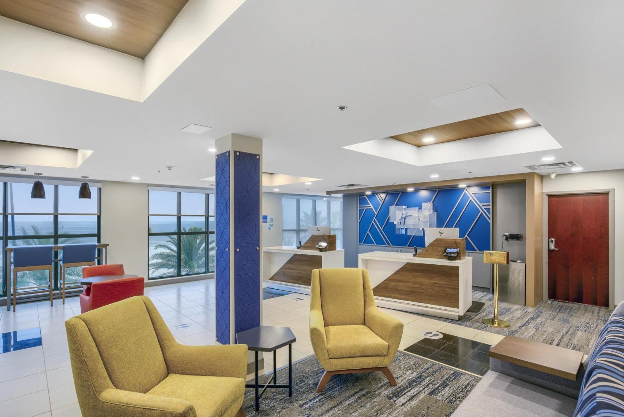 Holiday Inn Express - Gulfport Beach By Ihg Exterior photo